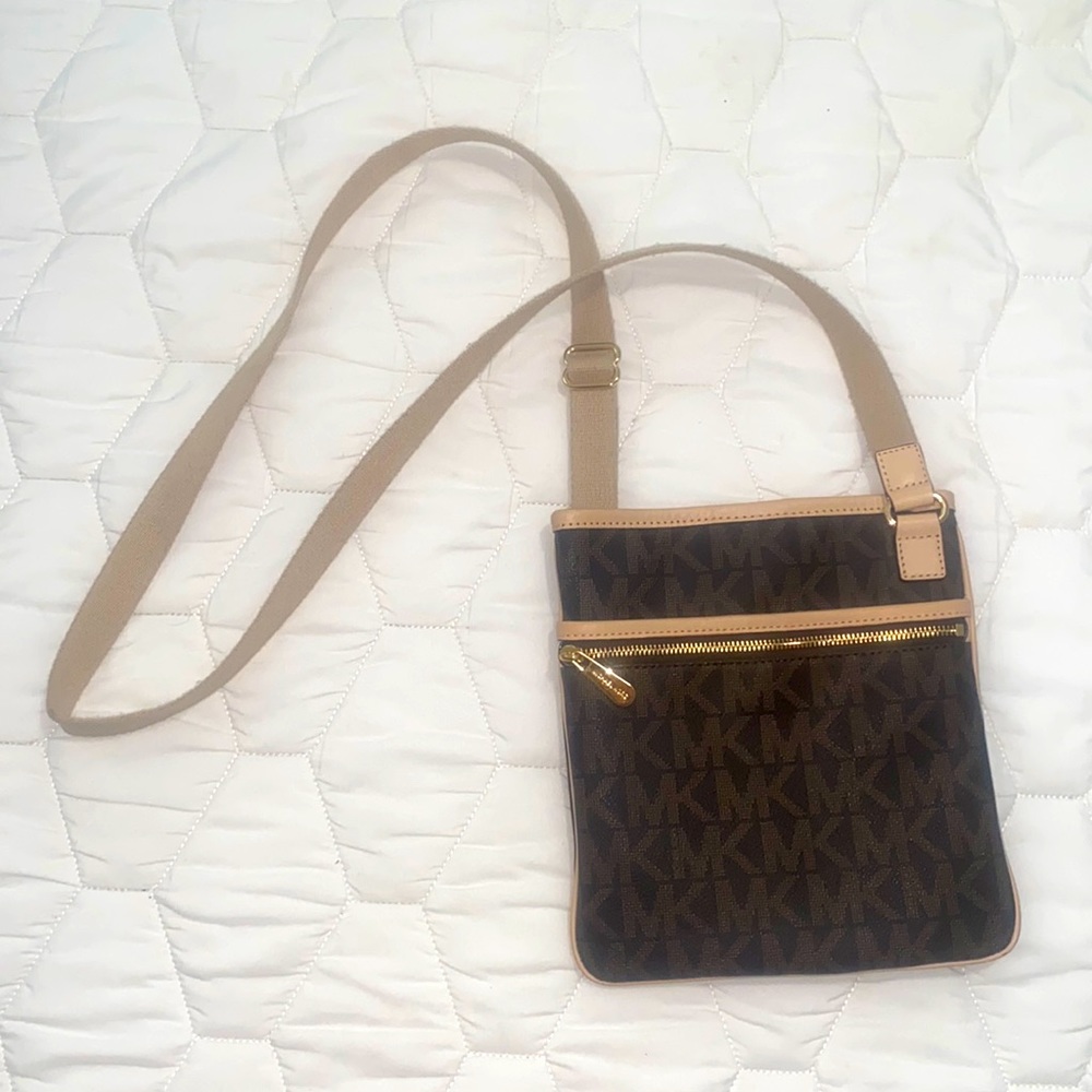 Michael kors crossbody bag